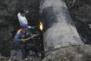 Украина режет советский нефтепровод на металлолом
