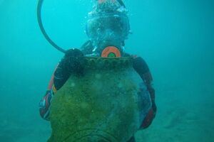 Российские археологи обнаружили на дне Иссык-Куля некрополь и постройки времен Шелкового пути