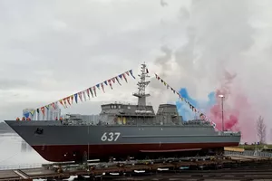 Одиннадцатый российский тральщик с монолитным корпусом из стеклопластика спустили на воду