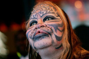 В 23 года решил стать тигром и жил с супружеской парой: Как человек-кот шел к цели