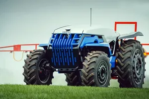 Новый российский беспилотный гибридный трактор успешно работает на полях