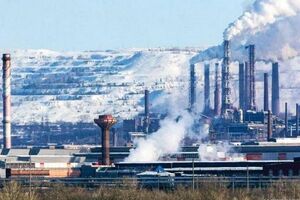 7 исполинских заводов, площадь которых сравнима с городом, а то и мегаполисом