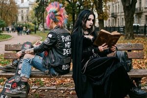 Готика против панка: в чем принципиальная разница между этими двумя субкультурами и что их объединяет