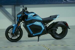 Первый в мире электромотоцикл с твердотельной батареей запустили в производство