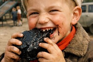 Чем на самом деле является гудрон и почему его грыз буквально каждый второй советский ребёнок