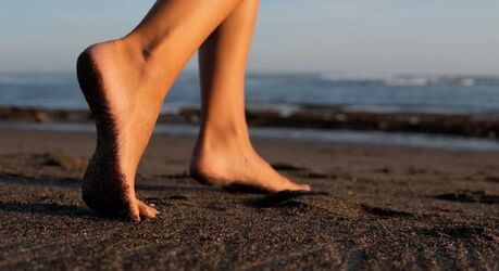 Стопы «расползутся», но «смартфонный мизинец» не передастся потомкам: как может измениться тело человека в будущем