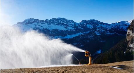 Из чего производят искусственный снег, когда не хватает натурального