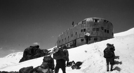 «Приют 11»: как появилась самая высокогорная советская гостиница для альпинистов