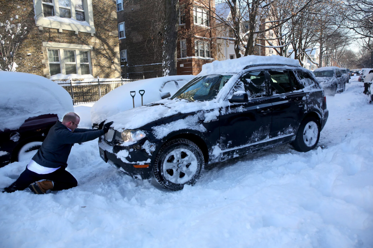 Эксплуатация автомобиля. Автомобиль зима. Зимняя подготовка автомобиля. Зимняя эксплуатация автомобиля. Машина в зимний период.