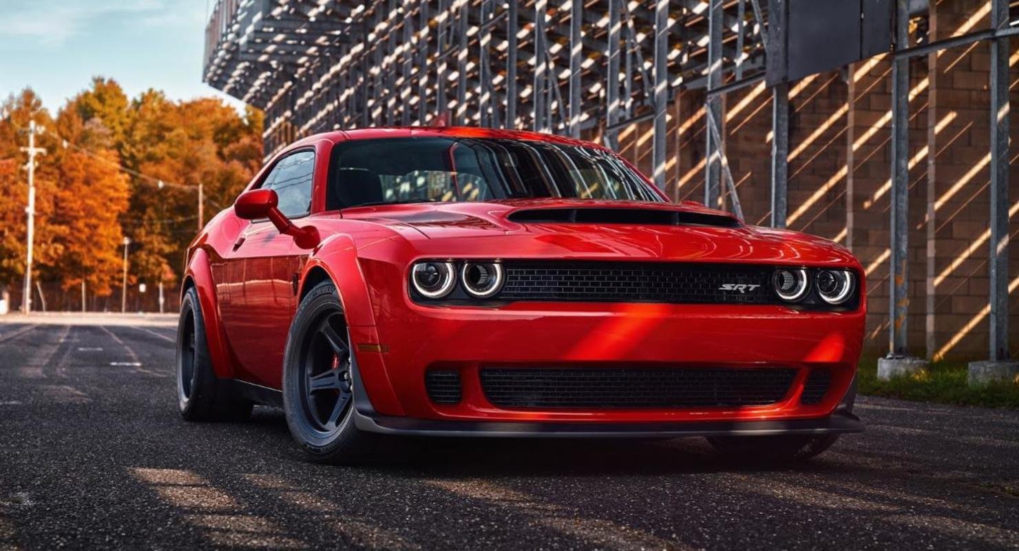 Dodge Challenger srt Demon Red