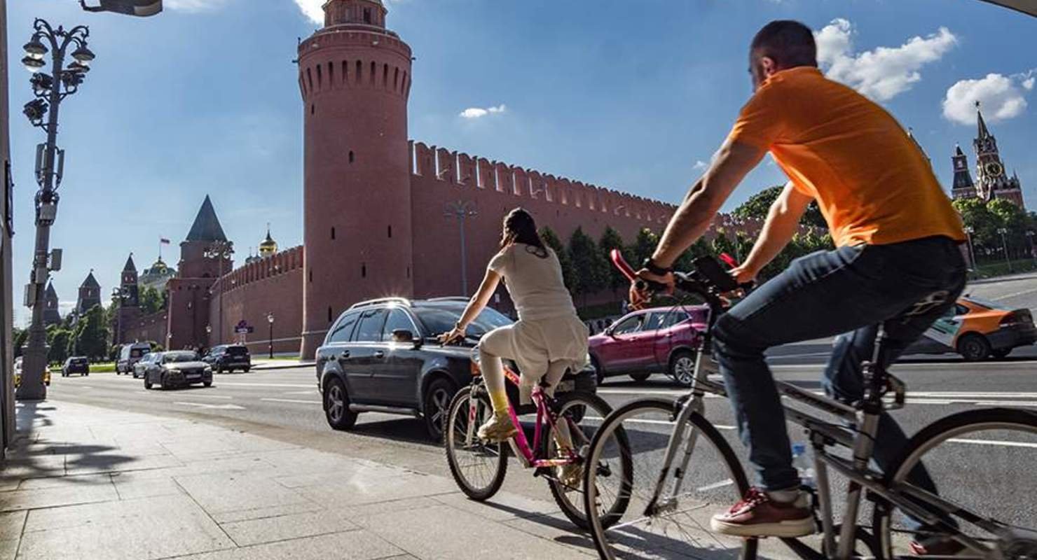 Велосипед является. Жара в Москве 2017. Жара в Москве. Москва летом 2021. Георгий Кокошкин Инстаграмм.