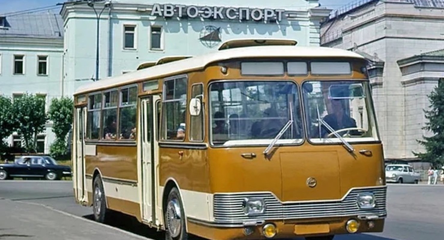 Советский общественный транспорт. ЛИАЗ 677. ЛИАЗ 677 экспортный. Советский ЛИАЗ 677. Автобус ЛИАЗ 677 СССР.