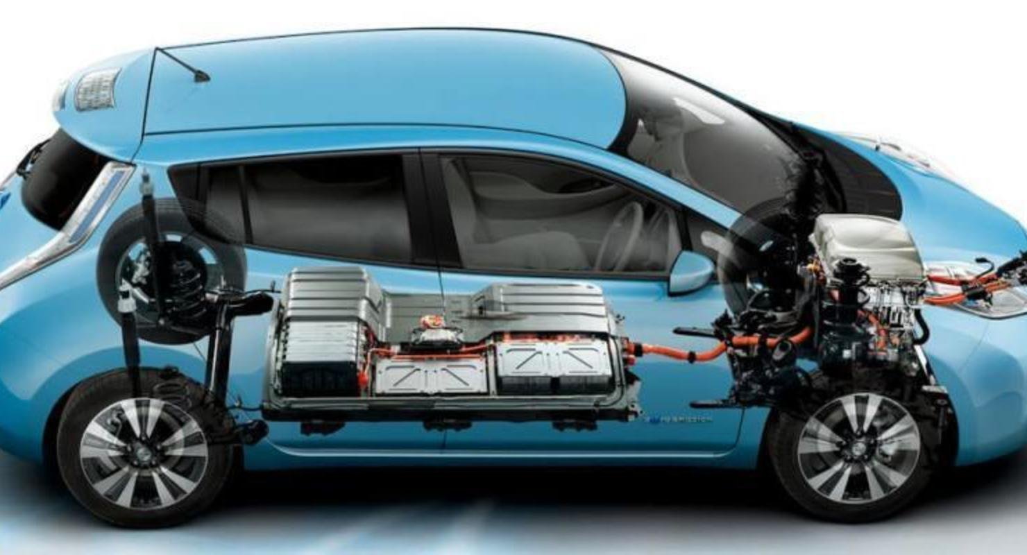Срок службы электромобиля. Nissan Leaf ze0. Электродвигатель Ниссан лиф. Электромотор Nissan Leaf. Nissan Leaf электромобиль характеристики.