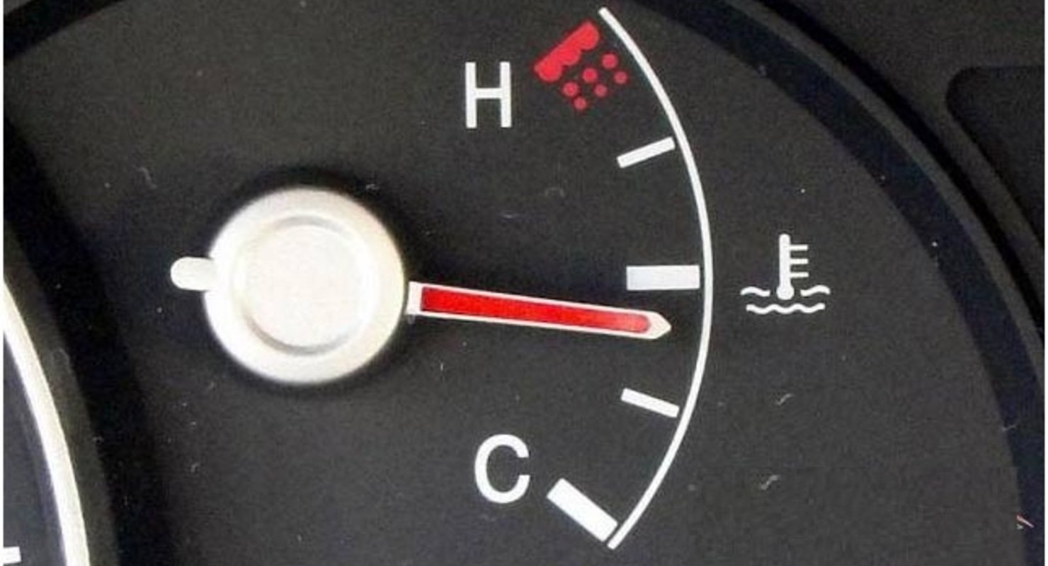 Рабочая температура двигателя автомобиля. Индикатор охлаждающей жидкости на панели приборов. Указатель температуры охлаждающей жидкости норма. Датчик температуры на табло ВАЗ 2109. Указатель температуры охлаждающей жидкости на панели приборов.